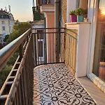 Apartment Memoir By Sofiaspot - Central, Metro To Airport